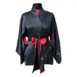 Naiste musta ja punasega kimono, millest on tehtud ghost tootepilt tallinna fotostuudios. Toodete pildistamine tuleb tootepilt.ee meeskonnal suurepäraselt välja.