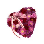 Südamekujuline lillebukett, millest on tehtud tootefoto tallinna fotostuudios.